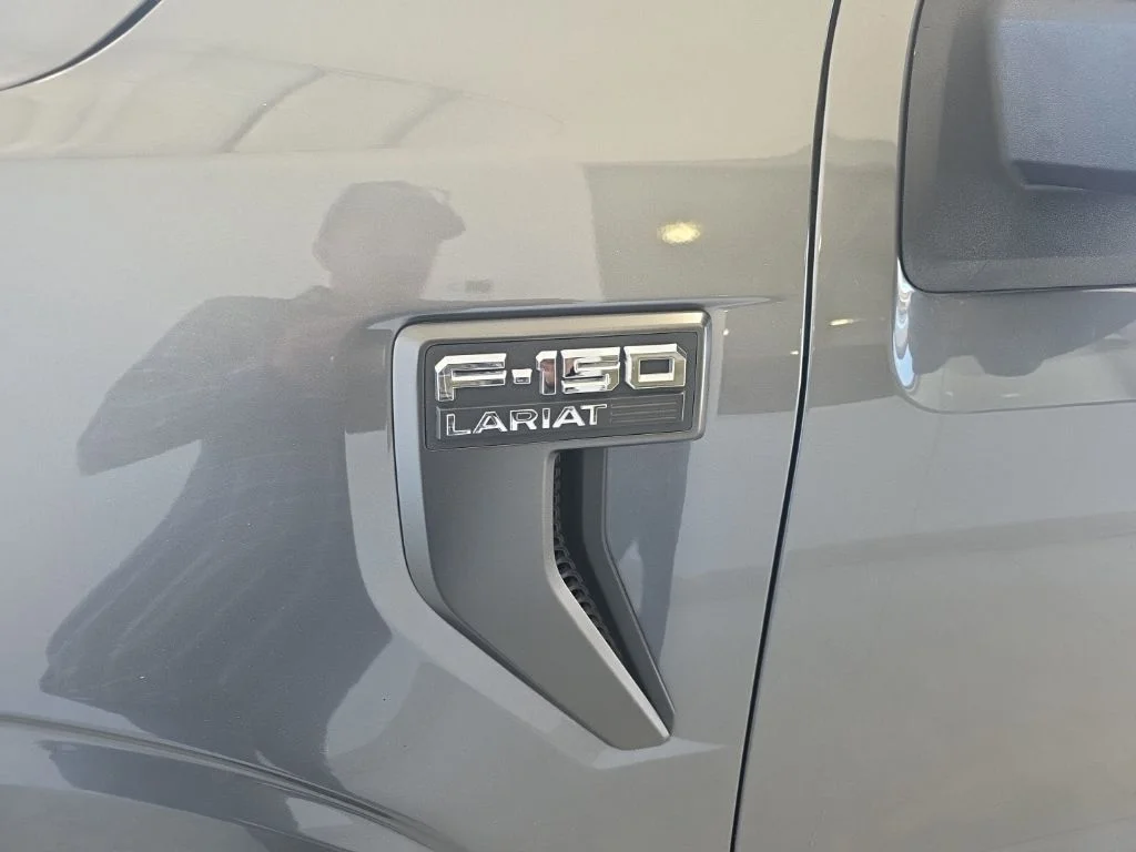 Used 2022 Gray Metallic Ford Lariat image 4