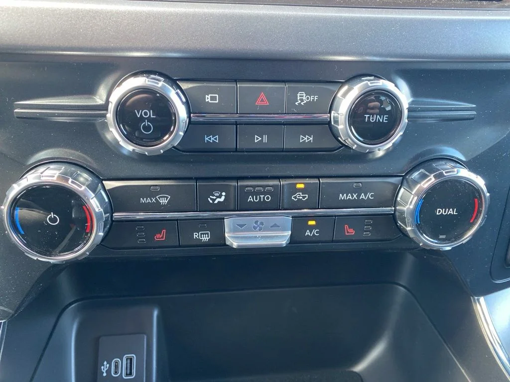 New 2026 Agate Black Metallic Ford XLT image 28