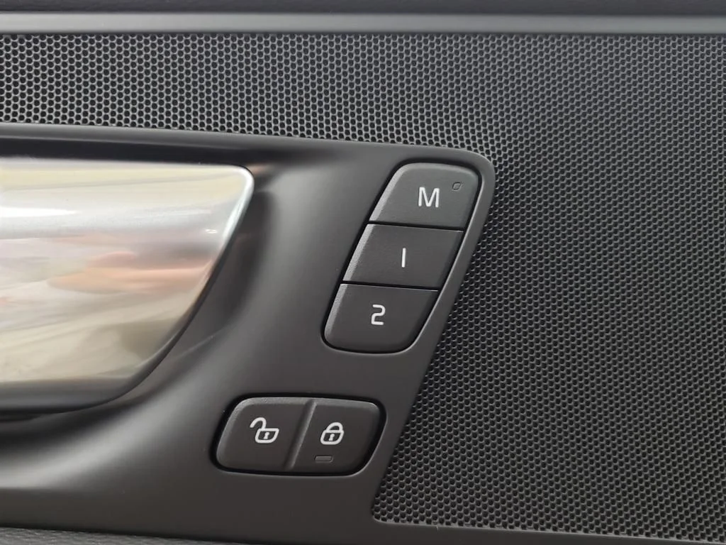 2026 Volvo XC60 Plus - Photo 21