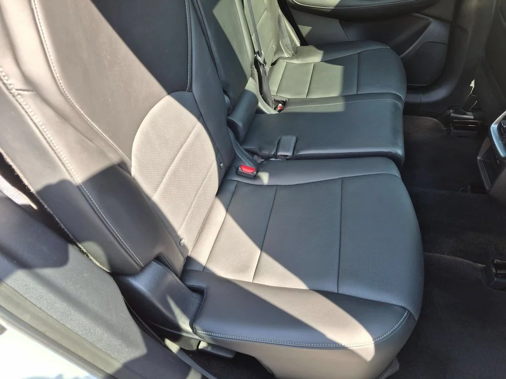 Used 2023 White INFINITI LUXE image 26
