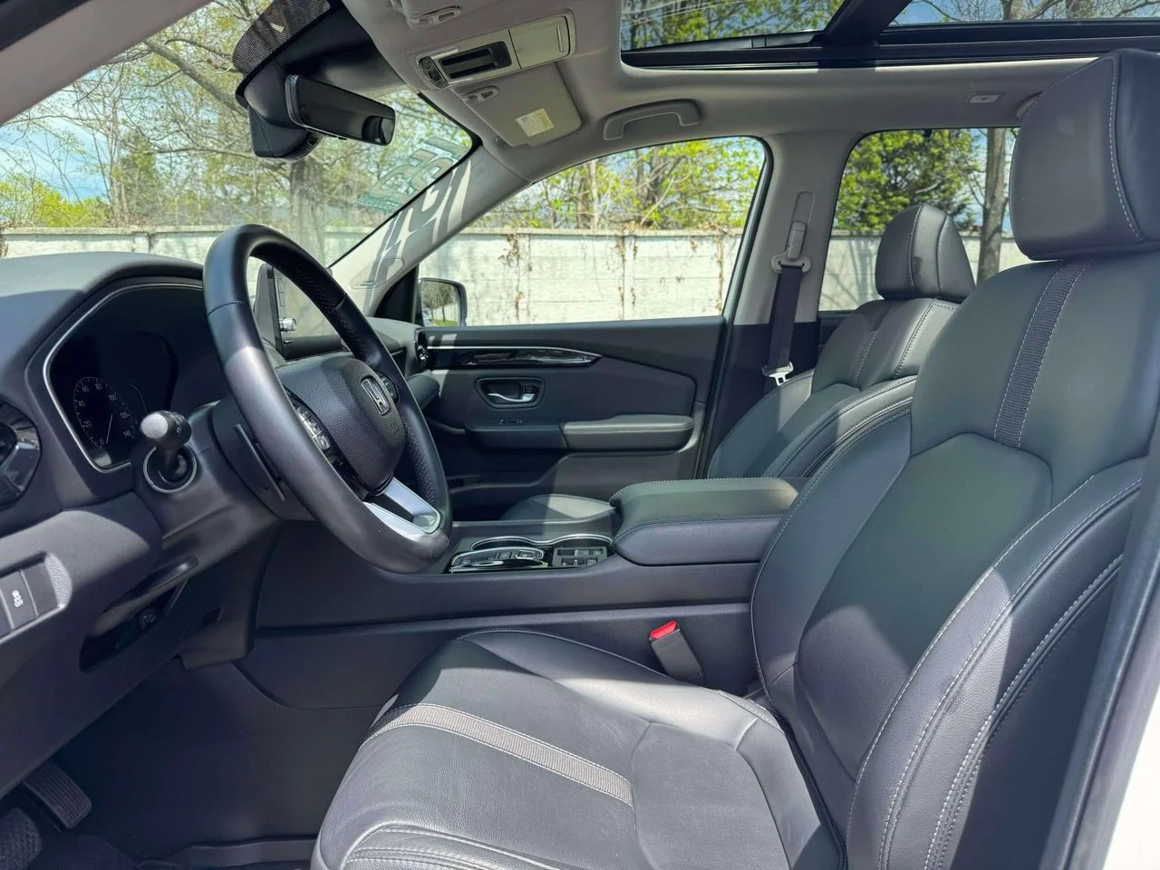 Used 2025 Platinum White Pearl Honda Touring image 16