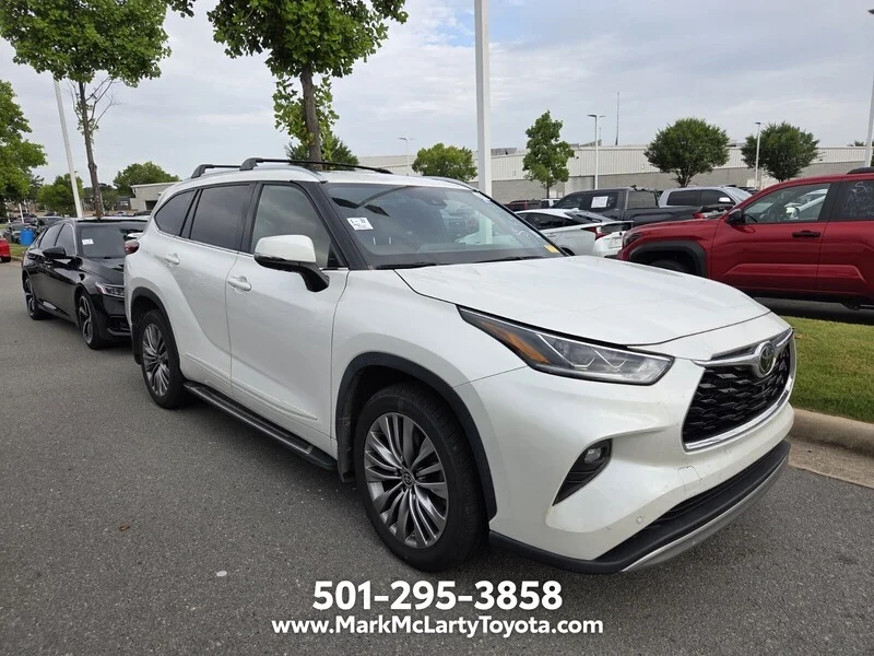 Used 2021 Blizzard Pearl TOYOTA PLATINUM image 3