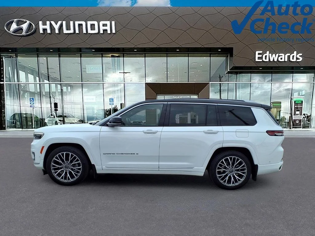 Used 2023 White/off-white Jeep Summit image 3