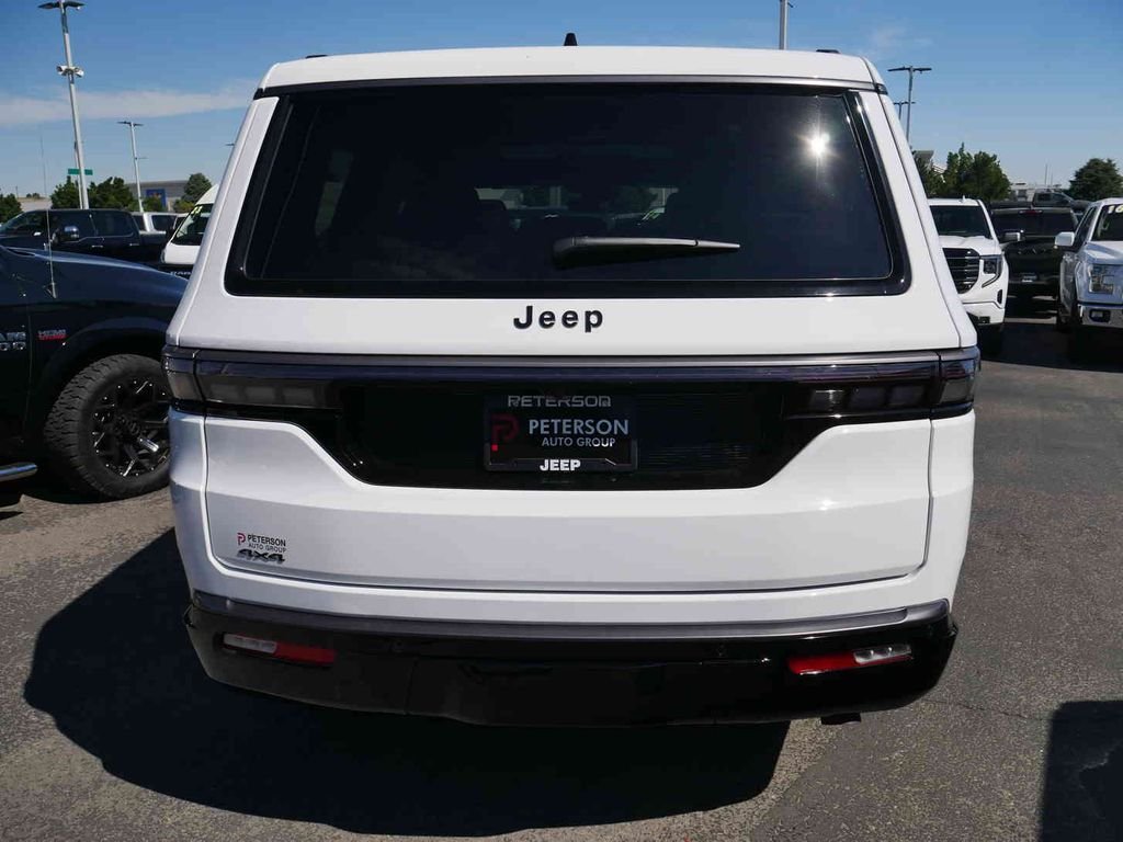 New 2026 Bright White Clear-Coat Exterior Paint Jeep Grand Wagoneer image 22