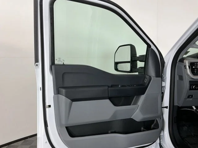 New 2026 Oxford White Ford XL image 15