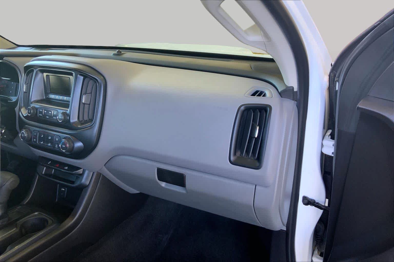 Used 2016 Summit White GMC 2WD image 18