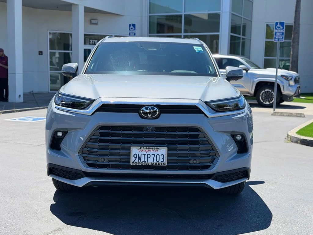 Used 2025  Toyota MAX Platinum image 19