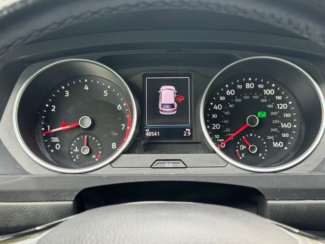 Used 2019 Deep Black Volkswagen 2.0T SE image 25