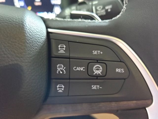 New 2026 Diamond Black Crystal Pearl-Coat Exterior Paint Jeep Limited image 27