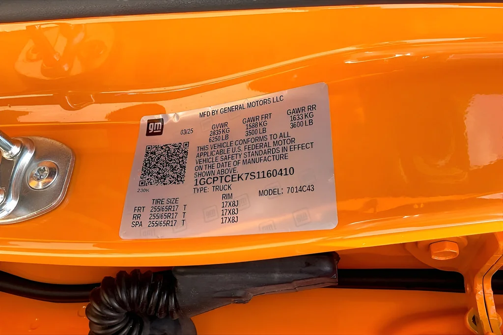 2025 Chevrolet Colorado LT - Photo 13