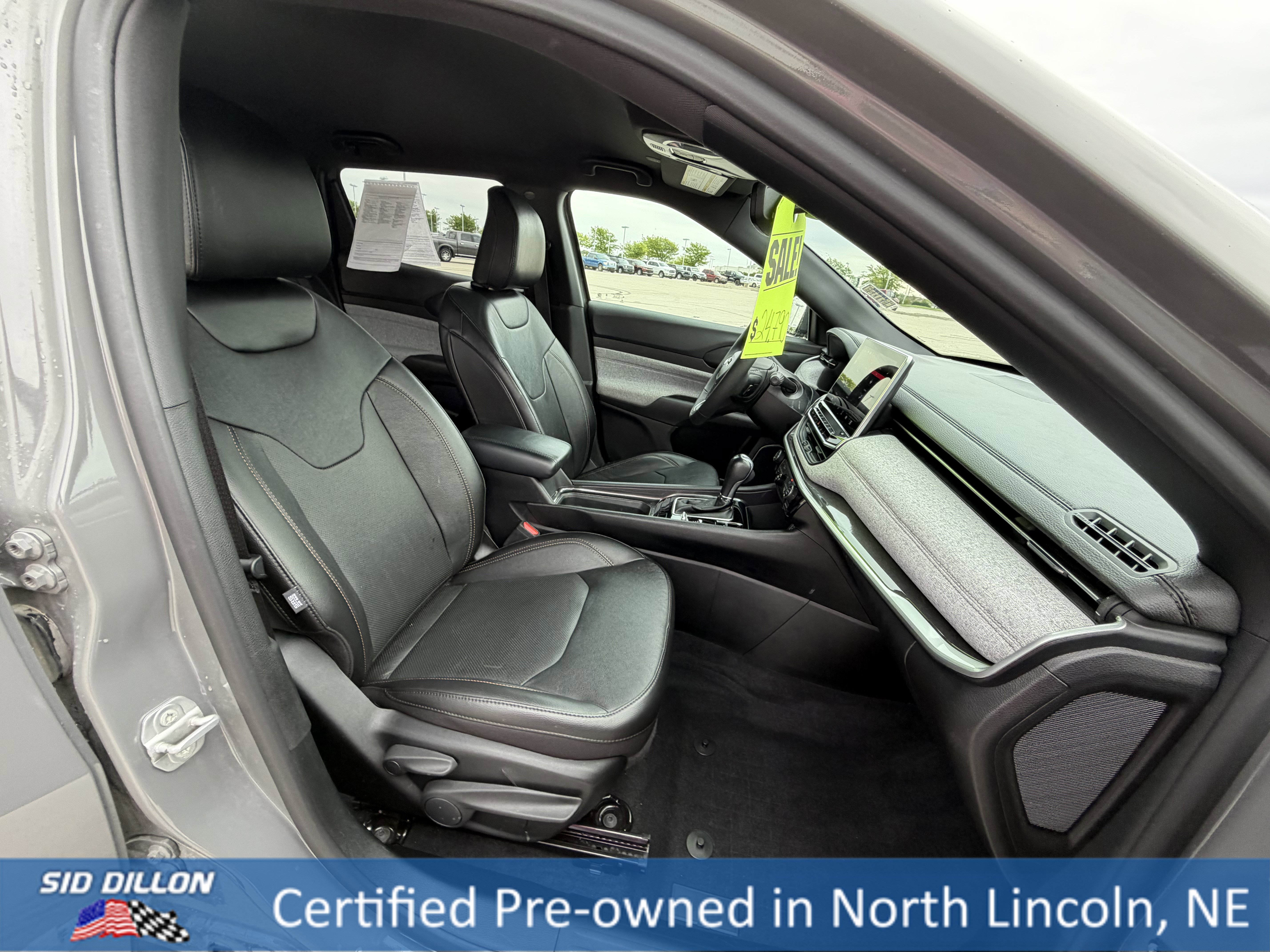 Used 2023 Sting-Gray Clearcoat Jeep Latitude Lux image 22