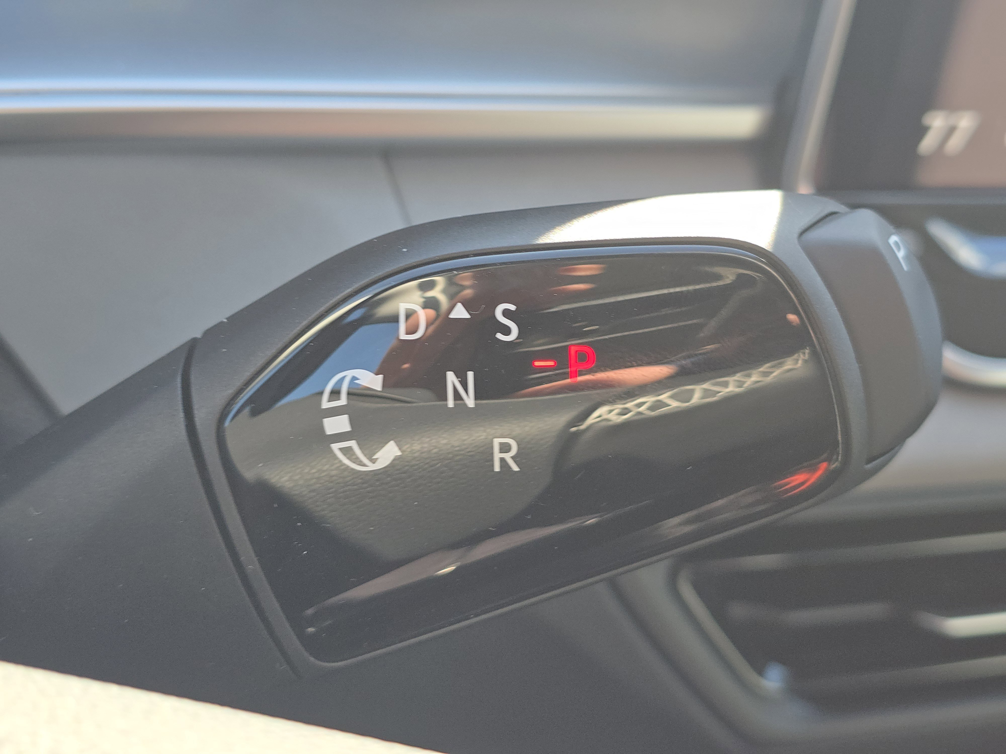 New 2026 Platinum Gray Metallic Volkswagen SE image 26