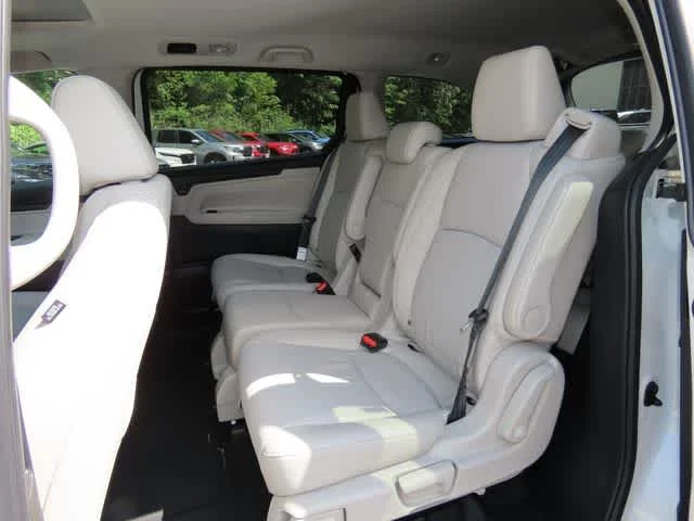 New 2026 Platinum White Pearl Honda EX-L image 13