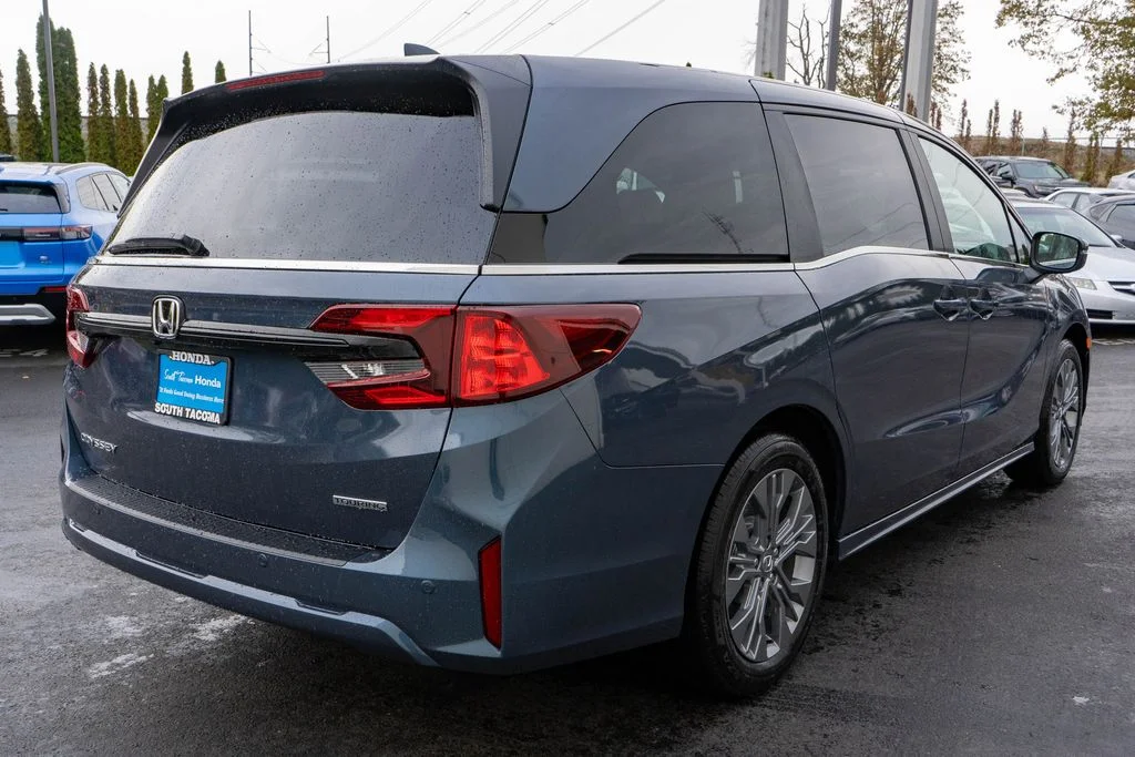 New 2026 Smoke Blue Pearl Honda Touring image 6