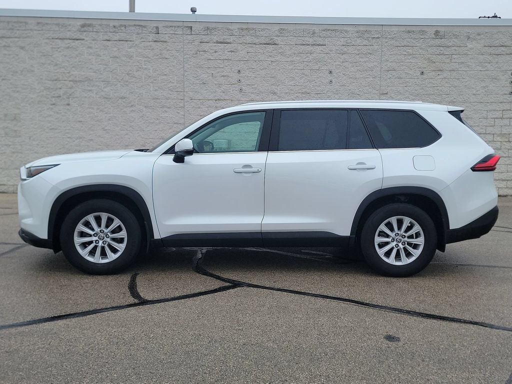 Used 2024  Toyota XLE image 11