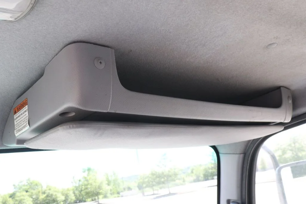 Used 2022  Isuzu NPR image 19