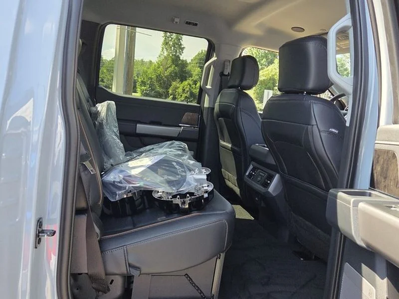 New 2026 Glacier Gray Metallic Tri-Coat Ford F-250® Lariat® image 16
