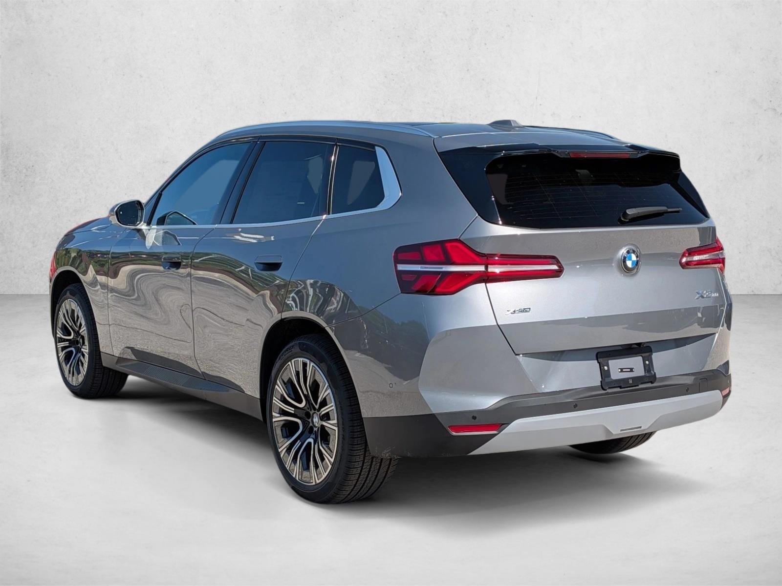 Used 2026 Skyscraper Grey Metallic BMW 30 xDrive image 9