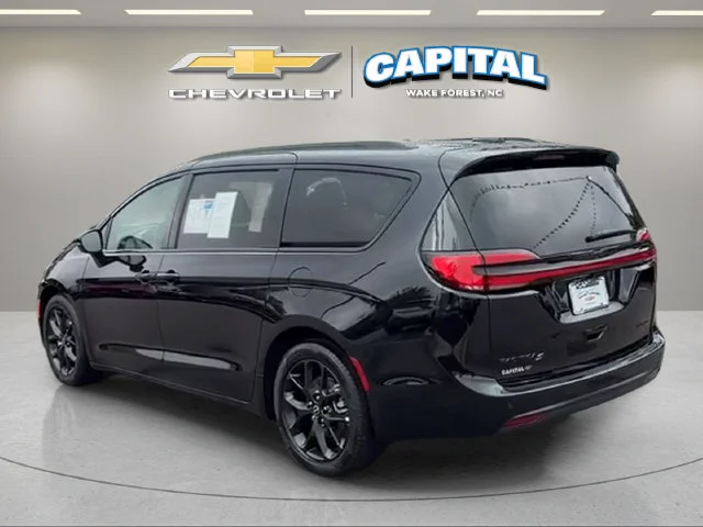 Used 2026  Chrysler Limited image 3
