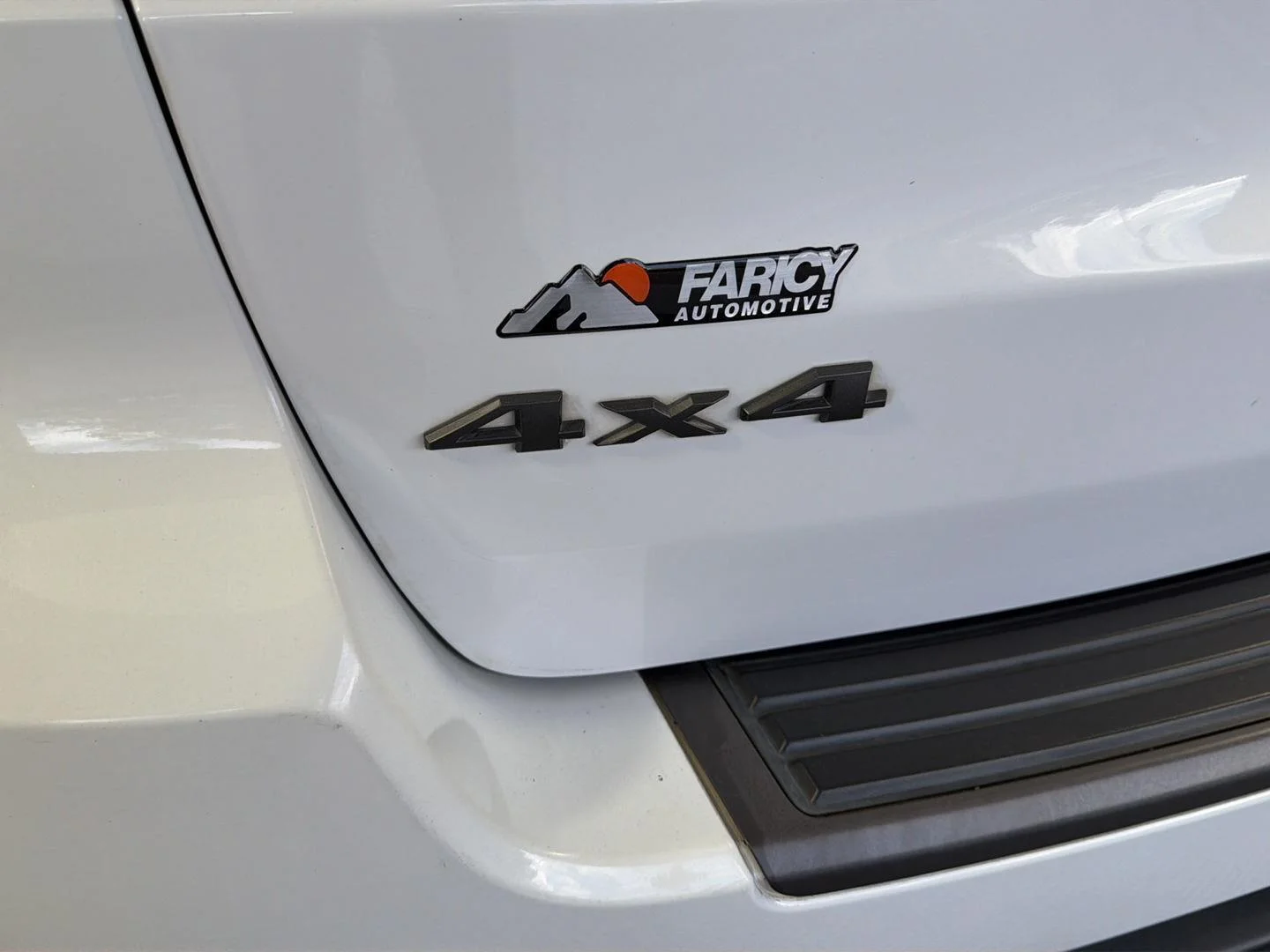 Used 2019 Bright White Clearcoat Jeep Trailhawk image 8
