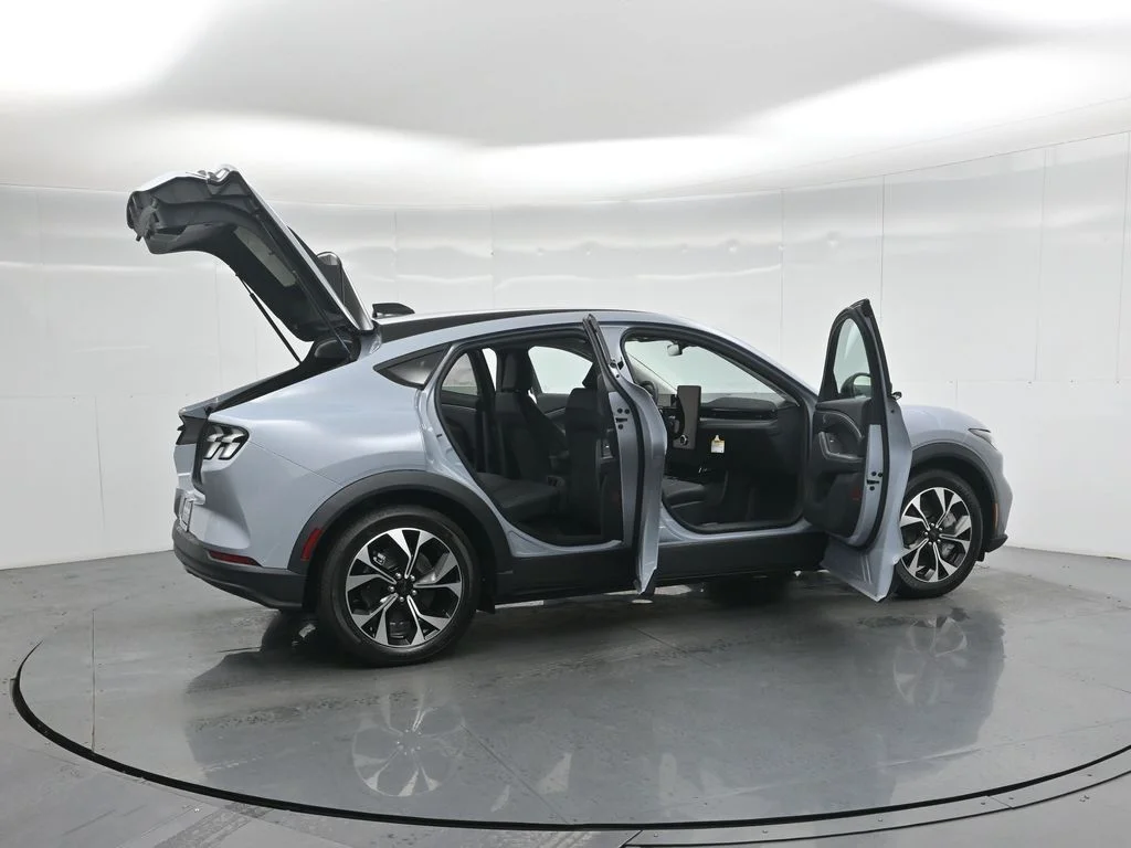 New 2026 Gray Ford Select image 4