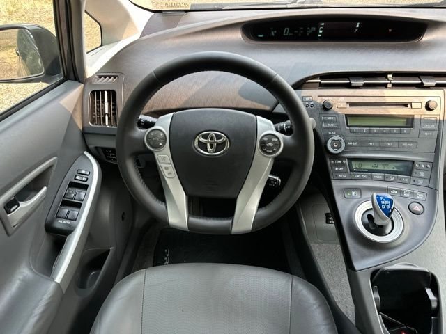 Used 2010 Winter Gray Metallic Toyota I image 27