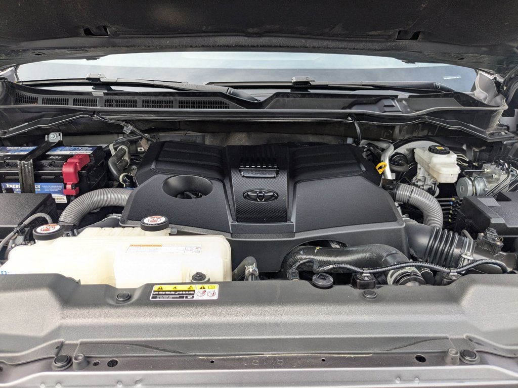 Used 2023  Toyota Limited image 29