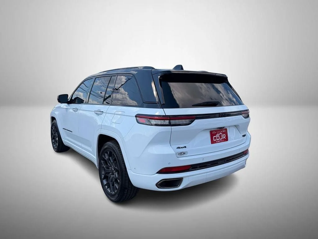 Used 2024 White Jeep Summit Reserve image 3
