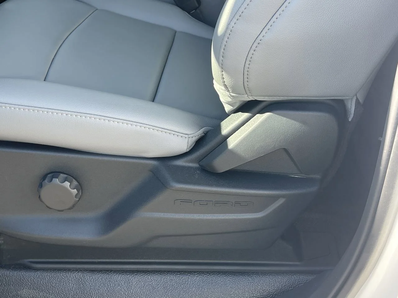 New 2026 Oxford White Ford XL image 21