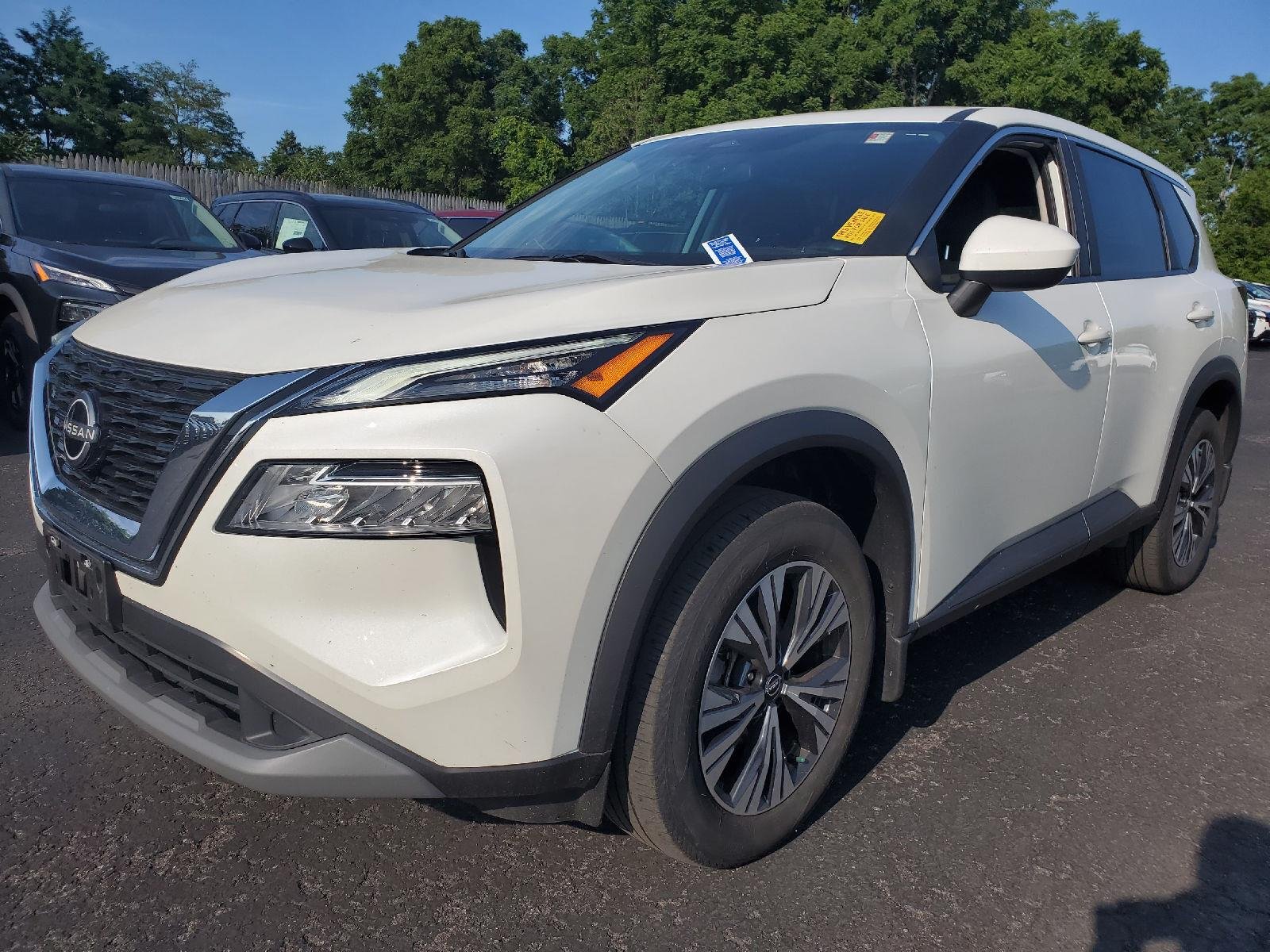 Used 2023 Pearl White Tricoat Nissan SV image 4