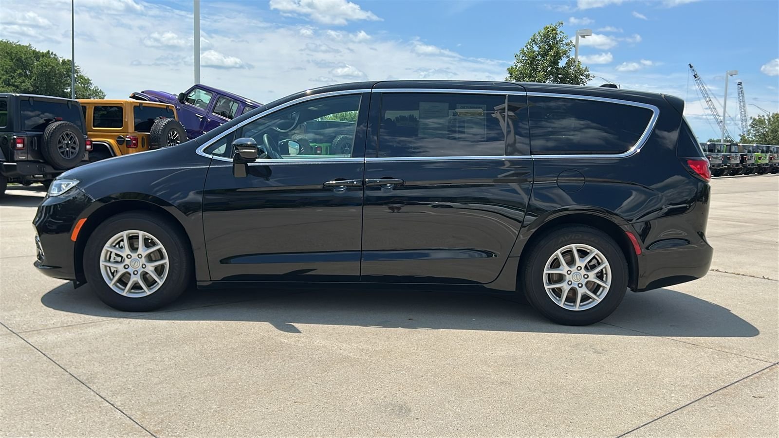 Used 2025 Black Chrysler Select image 7