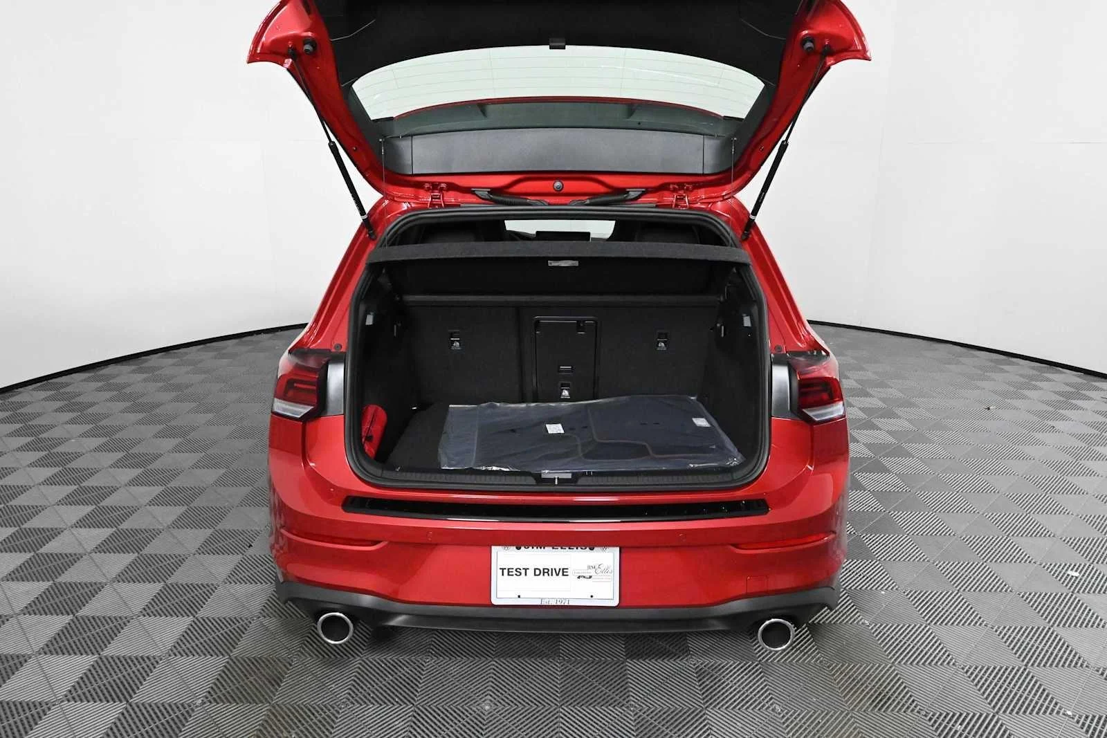 New 2026 Kings Red Metallic Volkswagen SE image 9