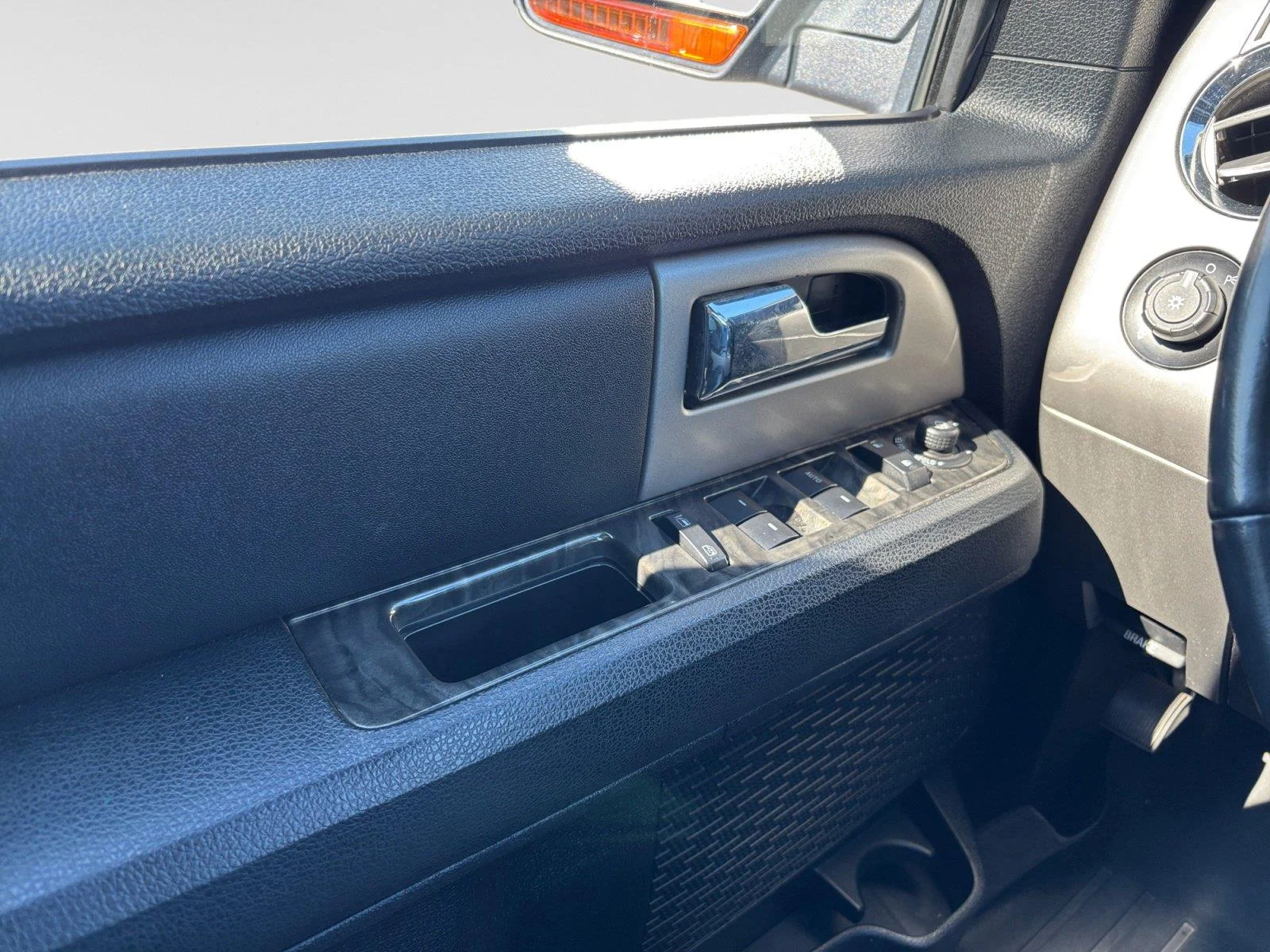Used 2016 Magnetic Ford Limited image 17