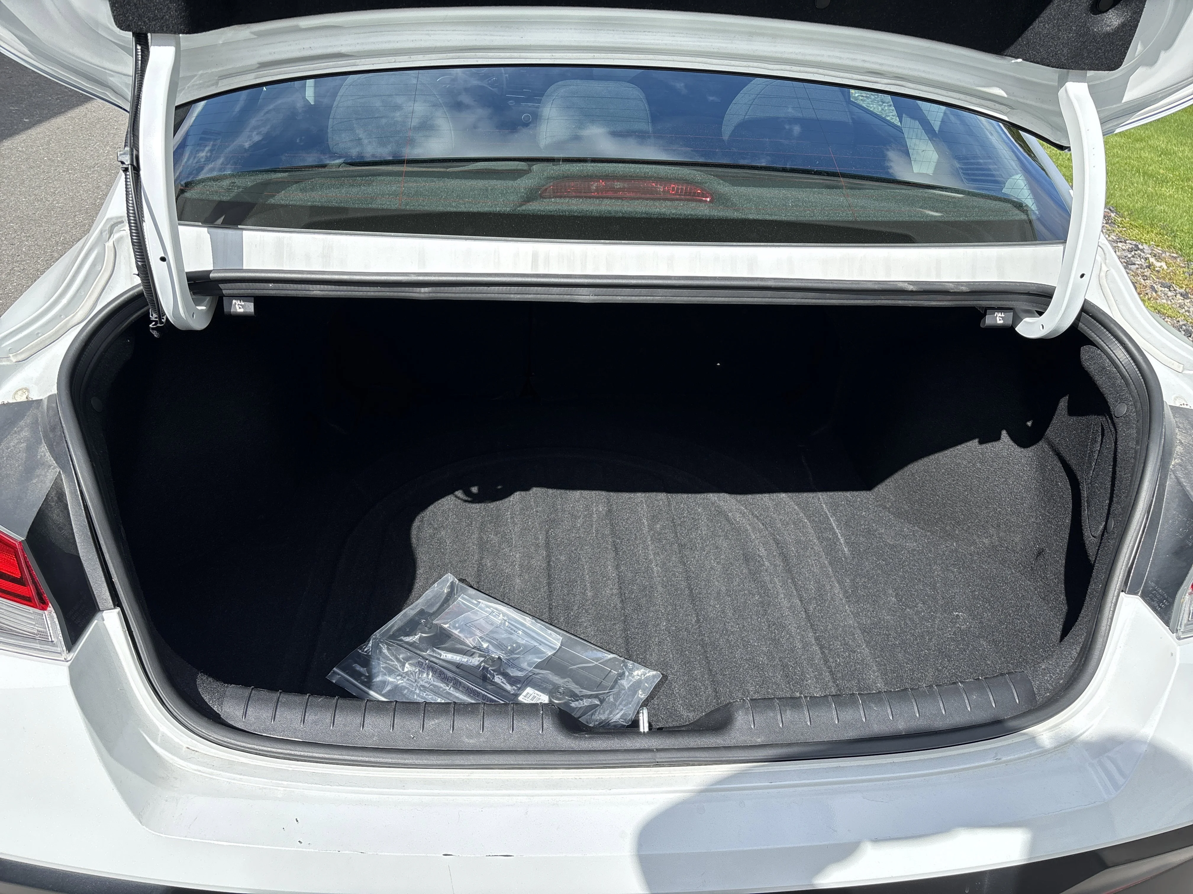 Used 2025 Serenity White Hyundai SEL Convenience image 5