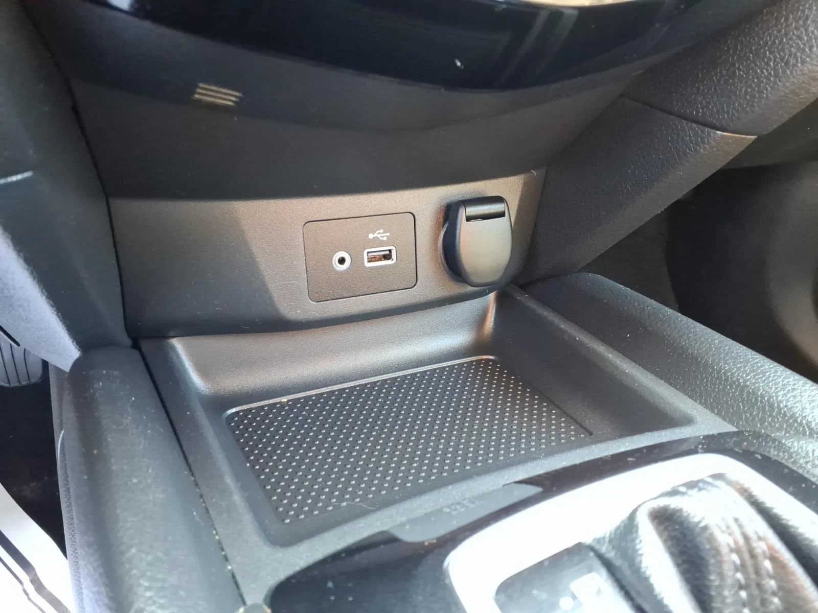Used 2018 Black Nissan AWD SV image 12