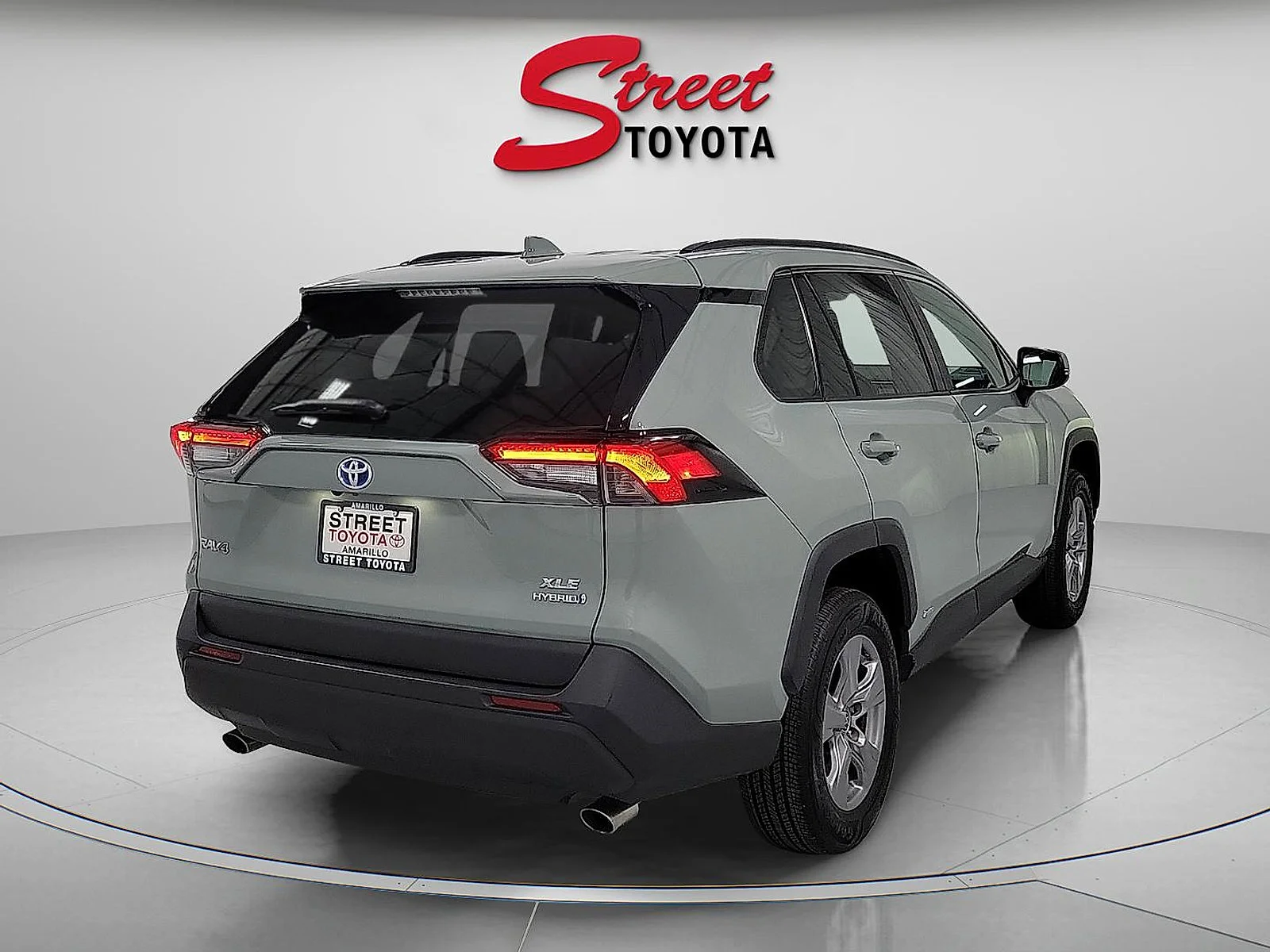 Certified Used 2022 LUNAR ROCK Toyota Hybrid XLE image 4