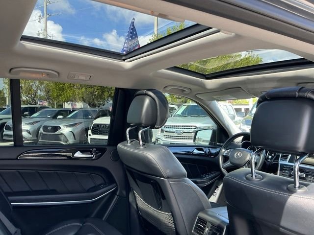 Used 2016 Gray Mercedes-Benz GL 550 image 35