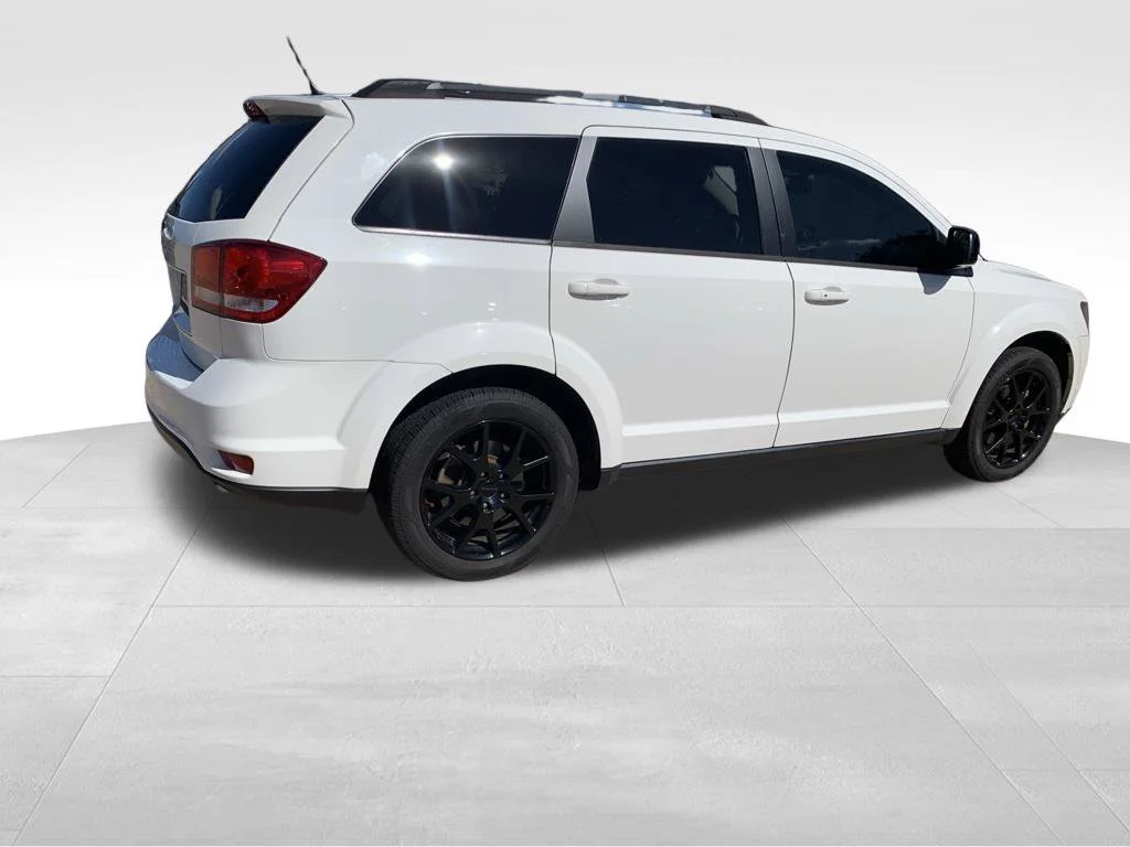 Used 2017 White Dodge SXT image 16