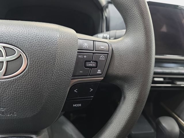 2025 Toyota Camry LE - Photo 14