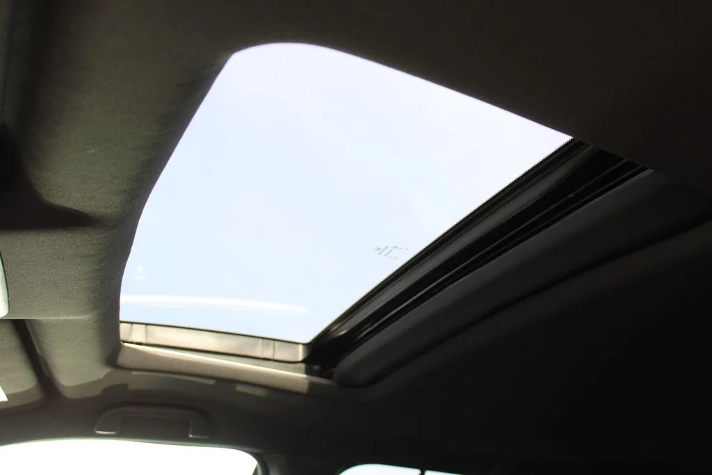 Used 2020 Lunar Silver Metallic Honda Touring image 29