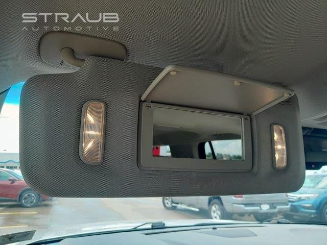 Used 2018  GMC  image 32