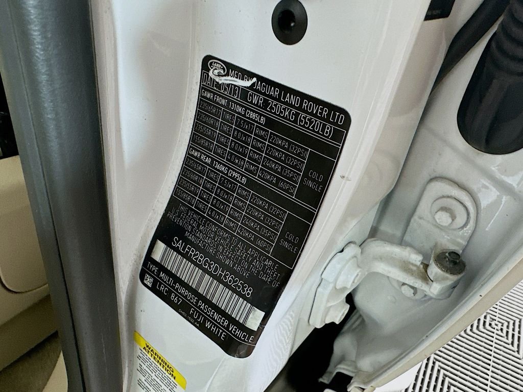 Used 2013 Fuji White Land Rover  image 28