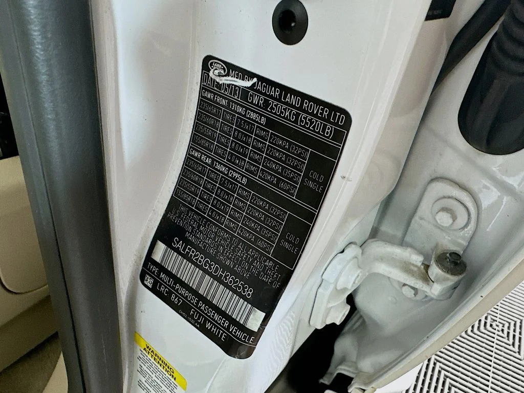 Used 2013 Fuji White Land Rover  image 28
