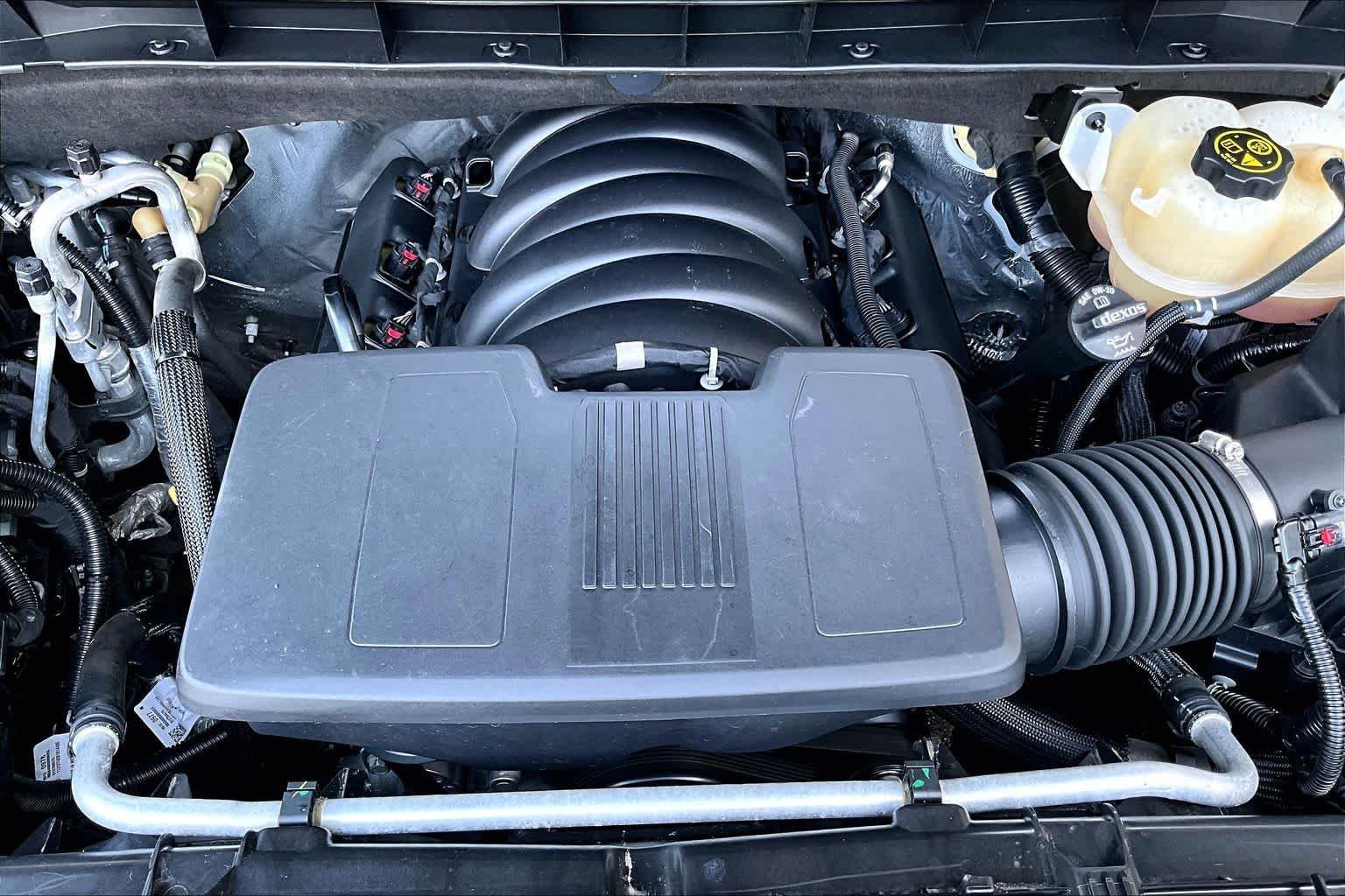 Used 2022 White Frost Tricoat GMC Denali image 33