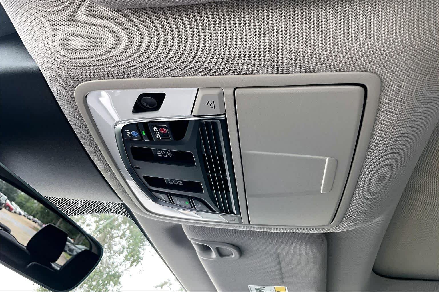 Used 2024 Platinum White Pearl Acura w/Technology Package image 32