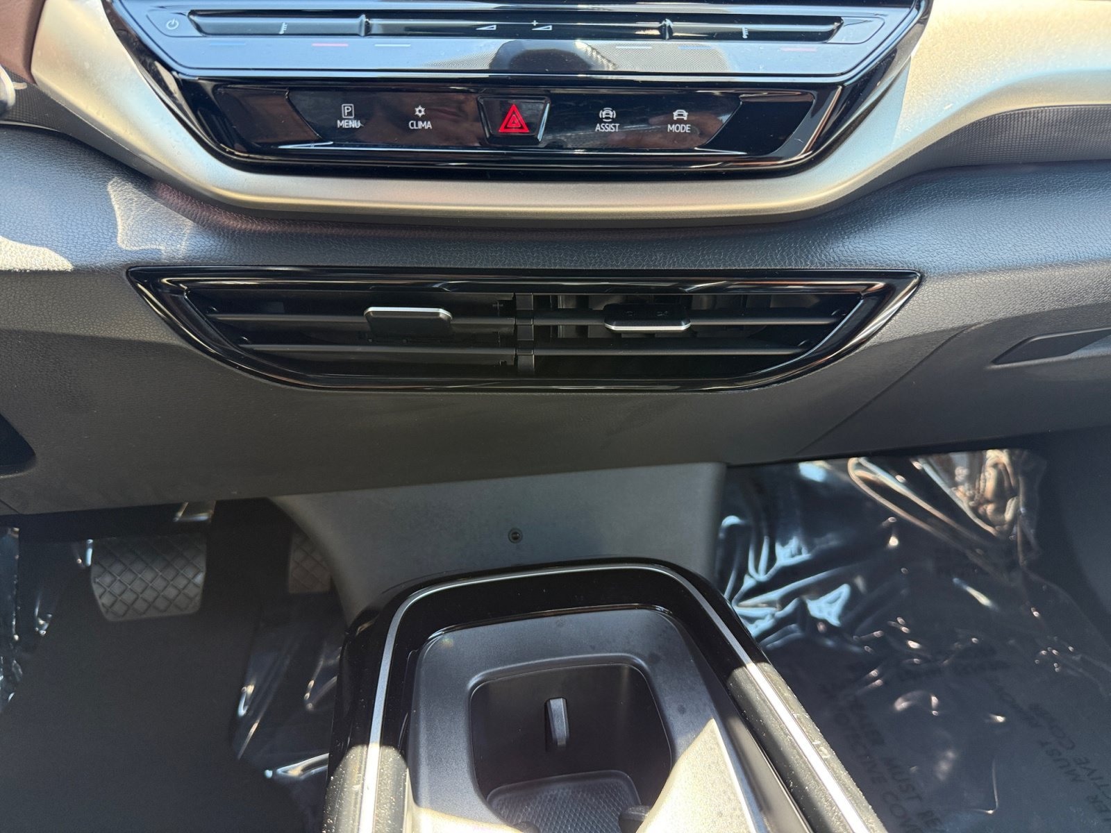 Certified Used 2023 Pure White Volkswagen Pro image 13