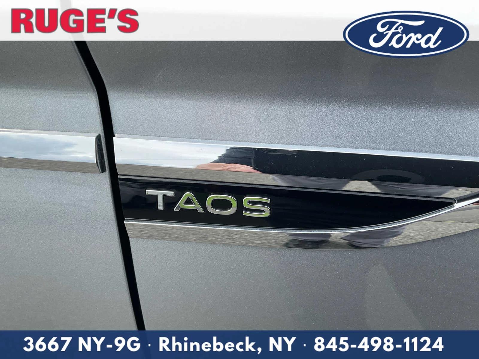 Used 2022 Pyrite Silver Metallic Volkswagen SE image 10