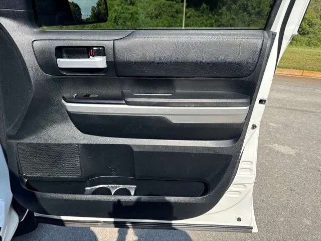 Used 2017 White Toyota SR5 image 9