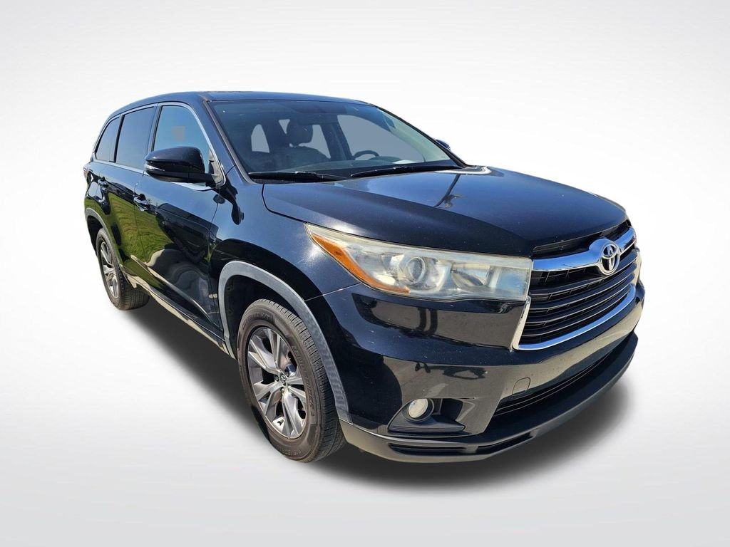 Used 2016 Black Toyota LE Plus V6 image 2
