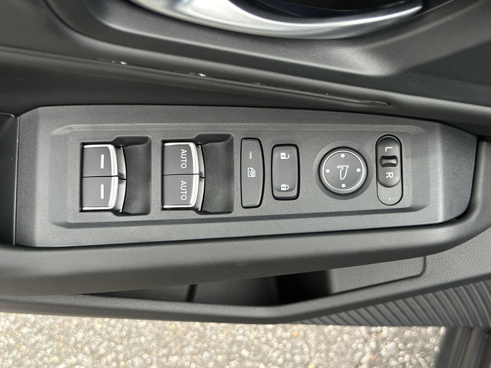 Used 2025 NH-932M/SOLAR SILV Honda SE image 12